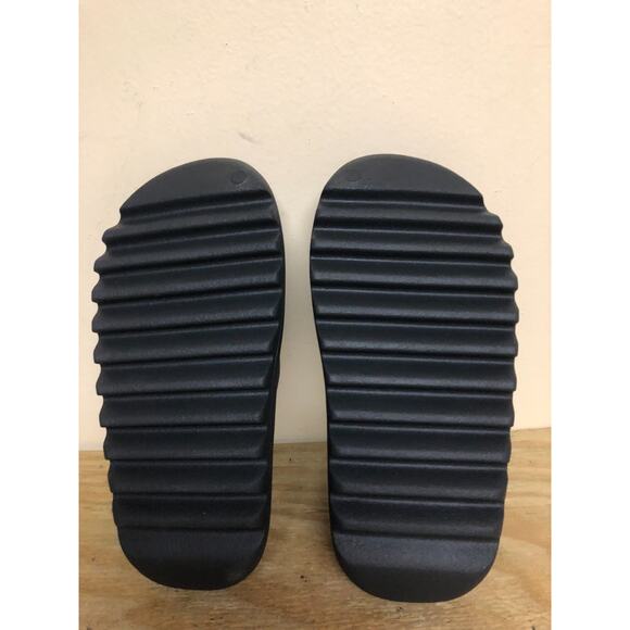 New Adidas Yeezy Slides Onyx Black 7 Slip On Sandals Hq6448